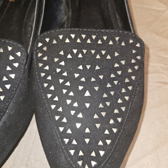 Madden Girl Elka Black & Gold Faux SuedeLaser Cut Pointed Toe Flats size 7.5 - Picture 4 of 7